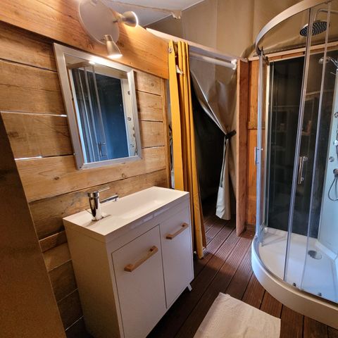 TENDA IN TELA E LEGNO 4 persone - Insolite Premium - Tenda Bali con 2 camere da letto e servizi igienici.