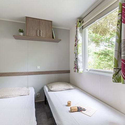 Stacaravan 6 personen - Klassiek XL | 2 slaapkamers | 4/6 pers. | Verhoogd terras