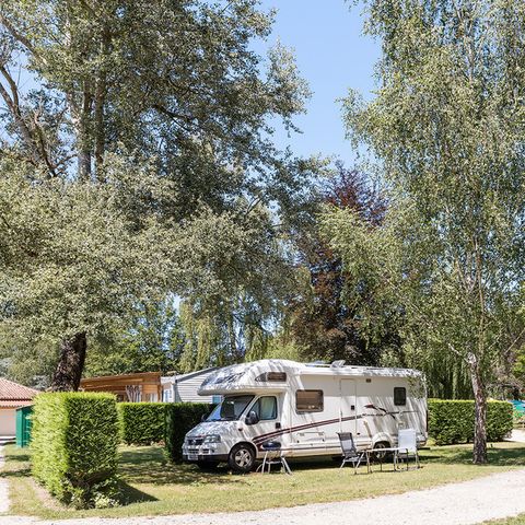 STAANPLAATS - Klassiek standplaatsenpakket met elektriciteit