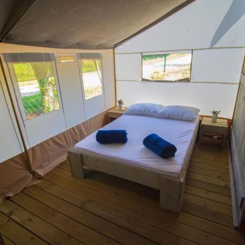 CANVAS AND WOOD TENT 5 people - Luxury sanitary safari