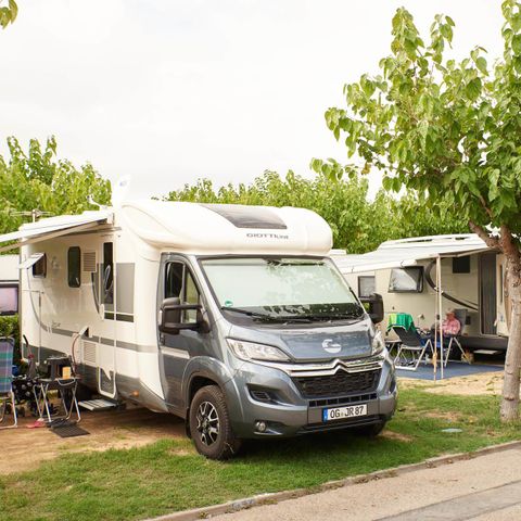 PARCELA - Comodidad: coche + tienda o caravana o autocaravana + electricidad + agua