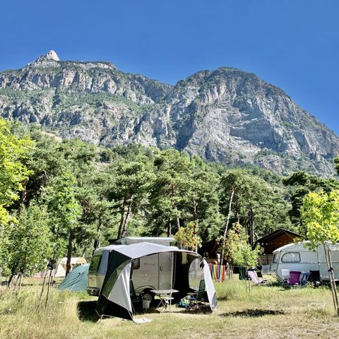 EMPLACEMENT - Emplacement (voiture sur le parking privé après avoir déchargé)