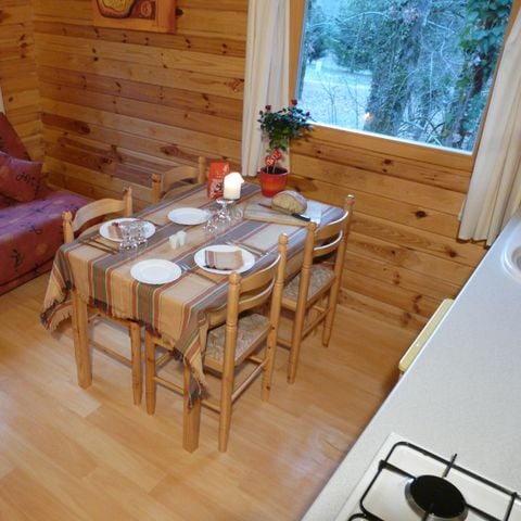 CHALET 2 personnes - en bois massif ( mineurs de - 18 ans non acceptés)