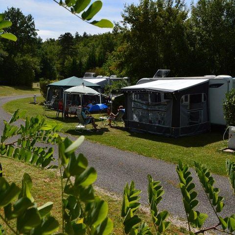 PARZELLE - Stellplatz mindestens 110m², (Mietwagen optional)