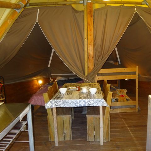 AUßERGEWÖHNLICHE UNTERKUNFT 4 Personen - Tipi 20m² 2 Schlafzimmer - ohne Sanitäranlagen + halbüberdachte Terrasse