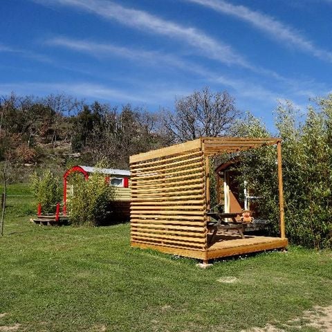 HÉBERGEMENT INSOLITE 4 personnes - Roulotte 21m² 1 chambre + terrasse semi-couverte