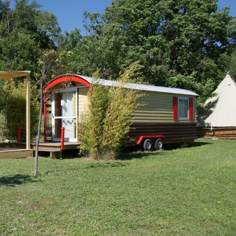 HÉBERGEMENT INSOLITE 4 personnes - Roulotte 21m² 1 chambre + terrasse semi-couverte