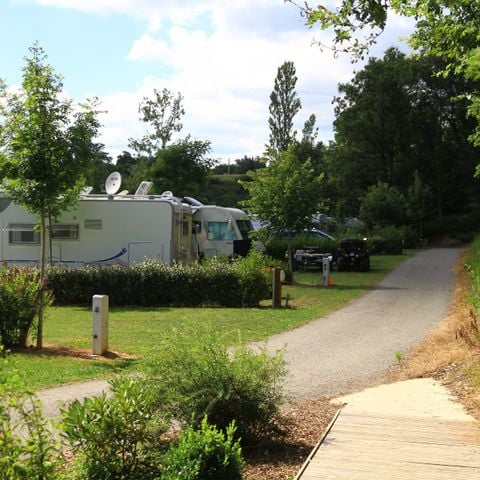 EMPLACEMENT - Forfait Confort (voiture, tente, caravane ou camping-car + électricité 10A)