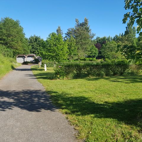 PIAZZOLA - Pacchetto comfort (auto, tenda, roulotte o camper + elettricità 10A)