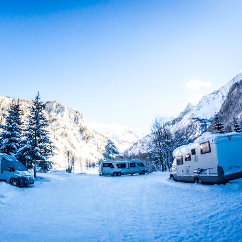 PIAZZOLA - Pacchetto natura (1 tenda, roulotte o camper / 1 auto)