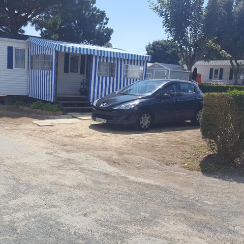 Stacaravan 6 personen - 3 standaard slaapkamers (stacaravans ouder dan 12 jaar) 30m² overdekt terras