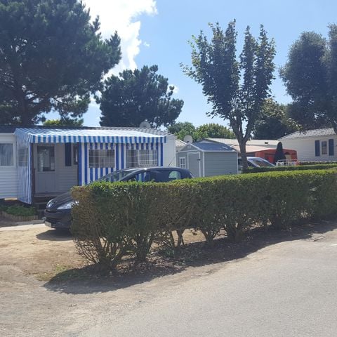 MOBILHOME 6 personnes - 3 chambres standard (mobil-home de + 12 ans) terrasse couverte 30m²