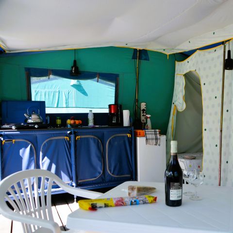 BUNGALOWTENT 6 personen - ZONDER SANITAIRE VOORZIENINGEN