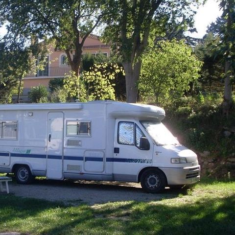 PARCELA - Paquete estándar: 1 parcela + 1 vehículo + Tienda, Caravana o Autocaravana (sin electricidad)