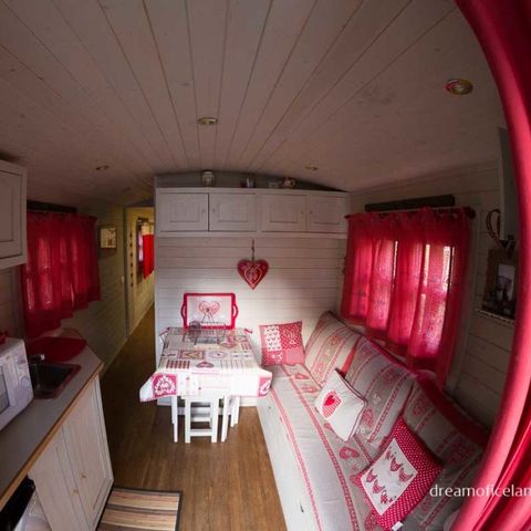 UNUSUAL ACCOMMODATION 4 people - Rhododentron caravan