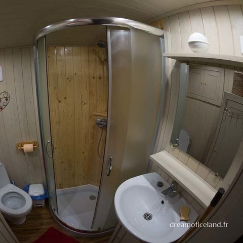 UNUSUAL ACCOMMODATION 4 people - Rhododentron caravan