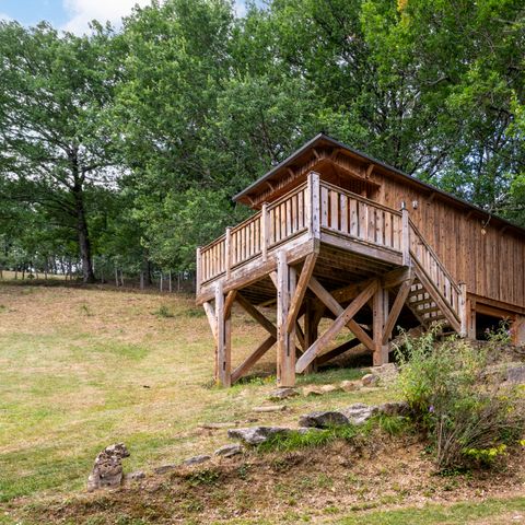 HÉBERGEMENT INSOLITE 5 personnes - Cabane en bois sur Pilotis 2 Pièces 5 Personnes