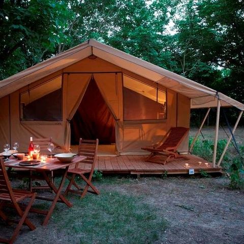 CANVAS AND WOOD TENT 5 people - COTTON LODGE NATURE 25m² / 2 bedrooms - covered terrace (no private bathroom)