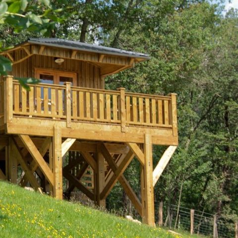 UNUSUAL ACCOMMODATION 5 people - CABANE in the trees 24m² / 1 bedroom - covered terrace