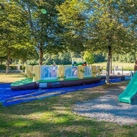 Camping Paradis Ombre Des Tilleuls à PEYROUSE, Tarifs Et Réservations