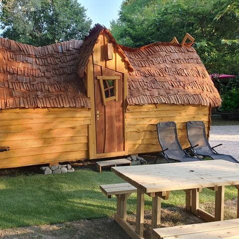 UNUSUAL ACCOMMODATION 4 people - Premium Unusual Mini Magic Hut