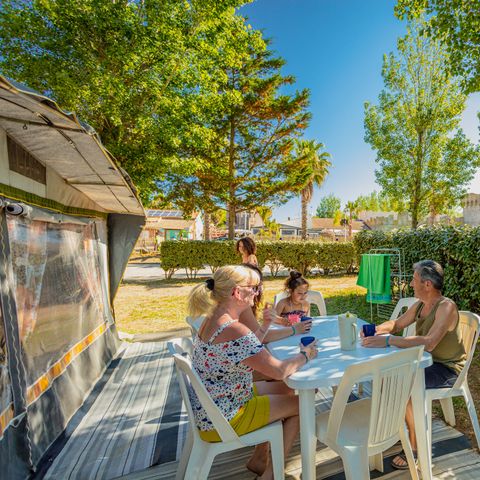 EMPLACEMENT - CONFORT + 1 voiture + tente ou caravane + électricité