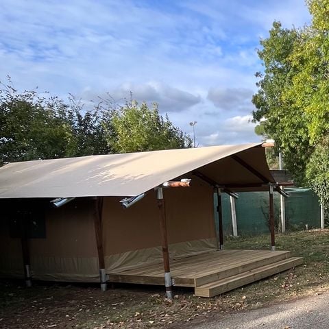 CANVAS BUNGALOW 6 people - 3-bedroom canvas bungalow, bathroom, kitchen and tent outbuilding with double bed