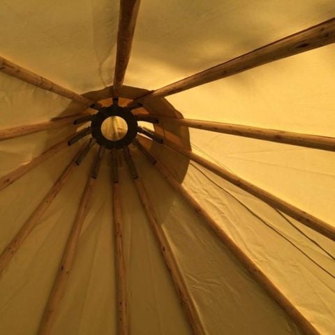 HÉBERGEMENT INSOLITE 4 personnes - TIPI AVEC SALLE D'EAU ET WC