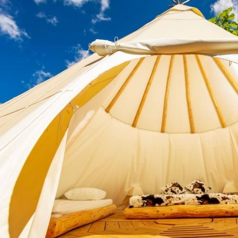 HÉBERGEMENT INSOLITE 4 personnes - TIPI AVEC SALLE D'EAU ET WC