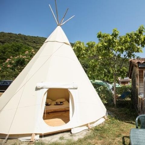 UNUSUAL ACCOMMODATION 4 people - TIPI