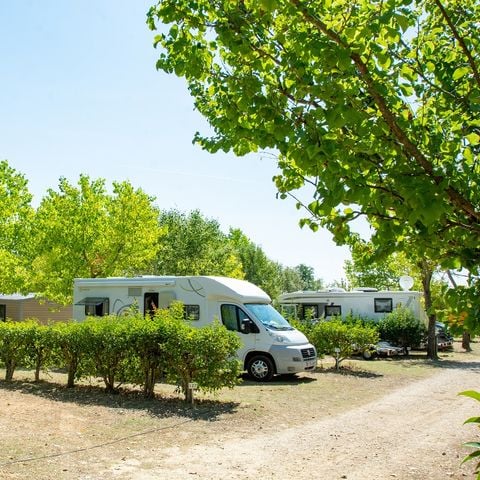 EMPLACEMENT - Forfait 2 personnes (emplacement + voiture + électricité 10A)