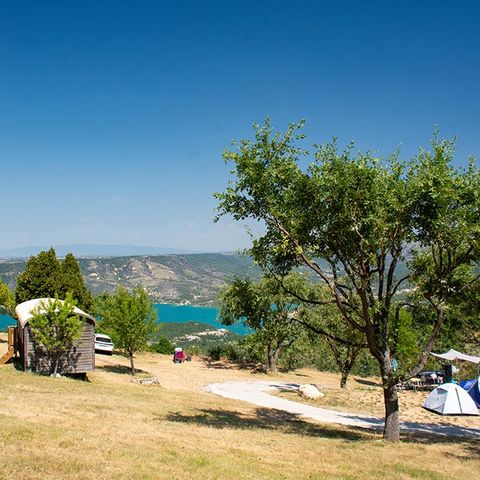 HÉBERGEMENT INSOLITE 4 personnes - Roulotte avec vue lac  - 20,40m² - 2 chambres (2 adultes + 2 enfants)