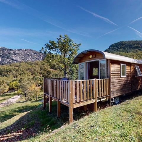 HÉBERGEMENT INSOLITE 4 personnes - Roulotte avec vue nature  - 20,40m² - 2 chambres (2 adultes + 2 enfants -12 ANS)