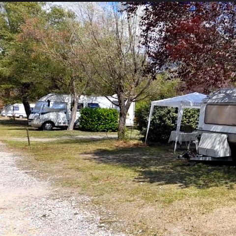 PIAZZOLA - Piazzola : auto + tenda/roulotte o camper 2/6 persone con elettricità