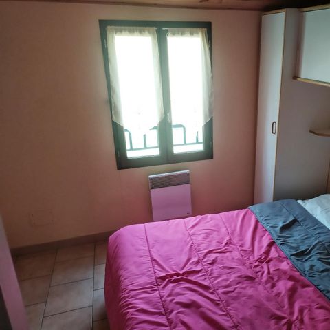 CHALET 4 personnes - Maison-Chalet 30 à 35m² - CLIM - TV - Machine à laver le linge - Transats - (Juillet-Août : samedi/samedi)