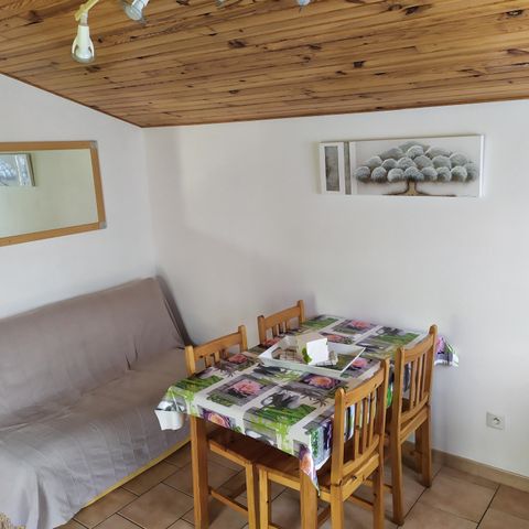 CHALET 4 personnes - Maison-Chalet 30 à 35m² - CLIM - TV - Machine à laver le linge - Transats - (Juillet-Août : samedi/samedi)