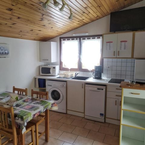 CHALET 4 personnes - Maison-Chalet 30 à 35m² - CLIM - TV - Machine à laver le linge - Transats - (Juillet-Août : samedi/samedi)