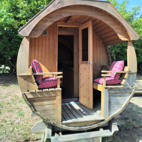 HÉBERGEMENT INSOLITE 4 personnes - Tonneau - 1 chambre  (sans sanitaire)