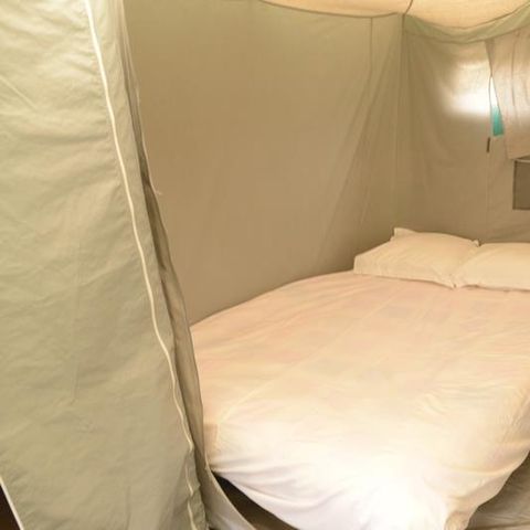 BUNGALOWTENT 4 personen - Bungalowtent (2 kamers, 21m²) - Zonder sanitair (geen WC, geen badkamer)