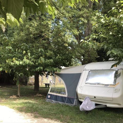 PIAZZOLA - Piazzola + 1 auto + tenda o roulotte o camper + elettricità 10A