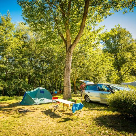 PIAZZOLA - Pacchetto comfort: tenda, roulotte o camper, elettricità (80-100m²)