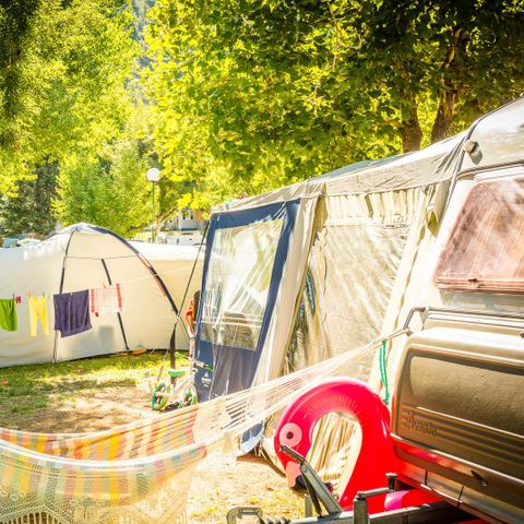 PIAZZOLA - Pacchetto comfort: tenda, roulotte o camper, elettricità (80-100m²)