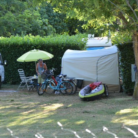 STAANPLAATS - Camping (tent + voertuig)