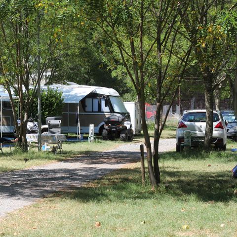 PARZELLE - Camping ( Zelt + Fahrzeug )