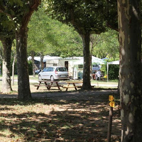 PARZELLE - Camping ( Zelt + Fahrzeug )