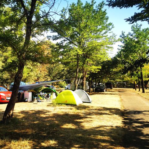 PIAZZOLA - Da 80m² a circa 200m²: auto + tenda/roulotte o camper