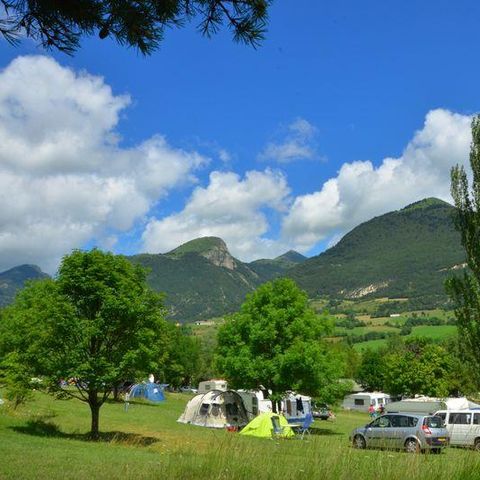 EMPLACEMENT - Forfait emplacement tente / caravane / véhicule / camping-car/électricité 6A