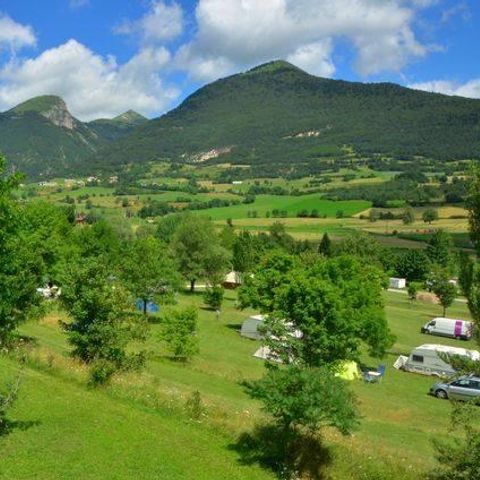 EMPLACEMENT - Emplacement tente / caravane / véhicule / camping-car / sans électricité