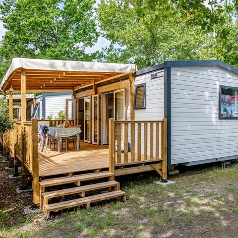 Mobilheim 6 Personen - PREMIUM Holz 33m² - 3 Schlafzimmer + überdachte Terrasse + TV + BBQ + SOLARIUM