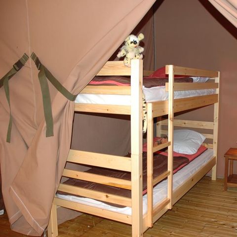 CANVAS AND WOOD TENT 5 people - Lodge VICTORIA 30m² / 2 bedrooms (without en-suite facilities)